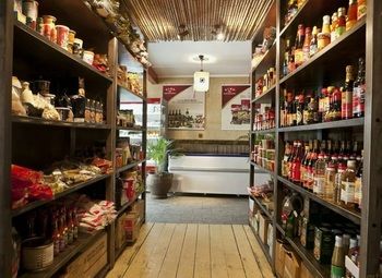 Фото Табачный магазин + азиатские продукты в густонаселённом районе