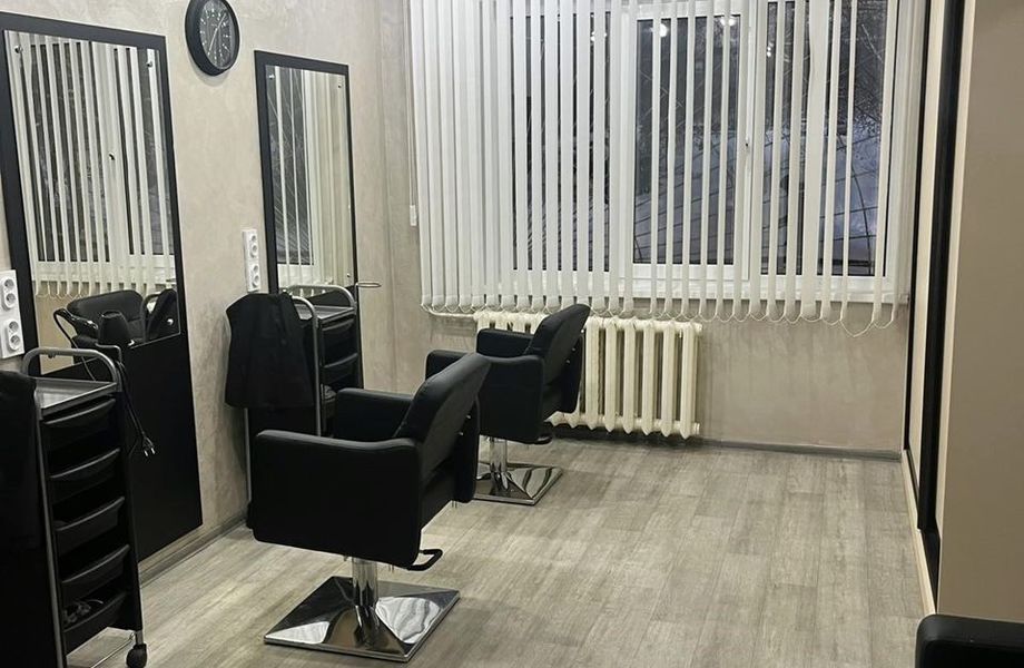 Фото 1 Оборудованное помещение под салон красоты в проходном месте