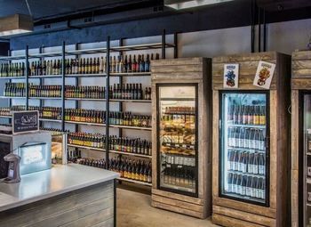 Магазин разливных напитков рядом с парком Дружбы