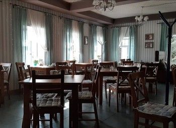 Фото Кафе-столовая с ларьком на улице на территории большого предприятия