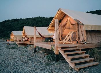 Земля на берегу Волги под Глэмпинг