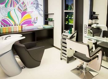 Оборудованный дизайнерский салон красоты 