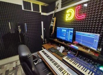 Укомплектованная звукозаписывающая студия в центре СПб
