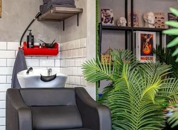 Парикмахерская с постоянными клиентами.