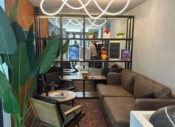 Парикмахерская с постоянными клиентами.