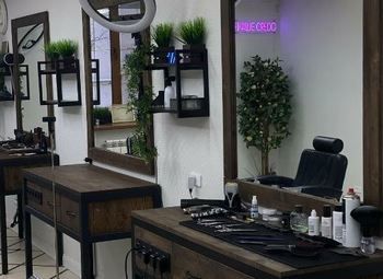 Барбершоп на высоком трафике у метро.