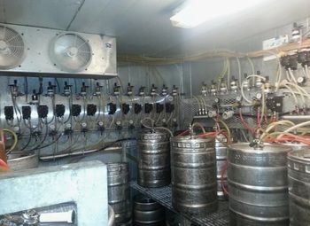 Пивной магазин в центре спального района