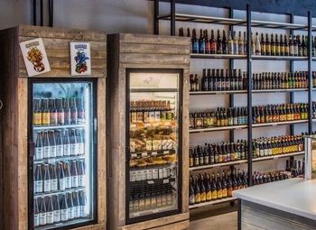 Пивной магазин в центре спального района