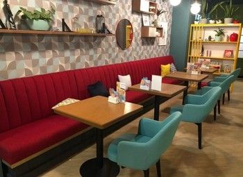 Фото Кафе с посадочными местами на проходимом трафике с кухней