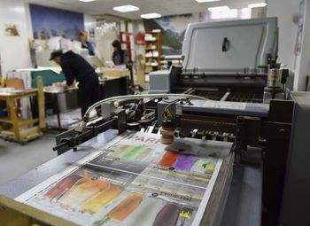 Крупное научное издательство со стабильной прибылью