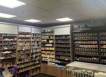 Табачная лавка в проходном месте рядом с метро