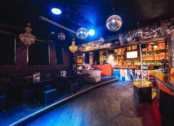 Бар/караоке/кальянная