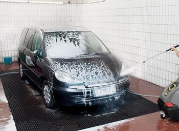 Фото Ручная автомойка на три поста на оживлённом перекрёстке