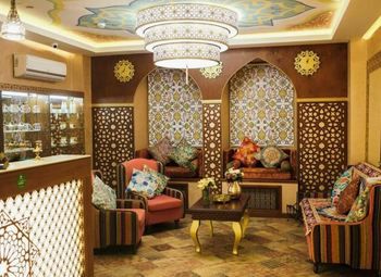 Кафе арабской кухни в проходимом месте