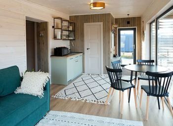 База отдыха на береговой линии / 4 дома 