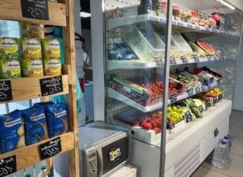 Фото 3 Магазин фруктов и овощей в проходном месте