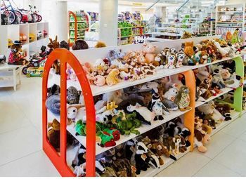 Магазин игрушек с трафиком