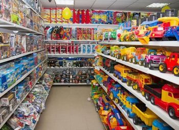 Магазин игрушек с трафиком