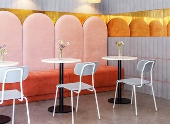 Кофейня у метро с высоким трафиком 