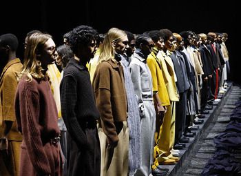 Онлайн магазин женской одежды с товарным остатком на 7 500 000 рублей.