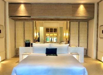 Элитная недвижимость в собственность/В минуте от Дворцовой площади.