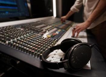 Фото 3 3 студии: звукозаписи, музыкальная и подкастов!