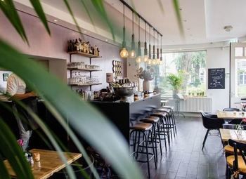 Кофейня на выснос под ключ с кофемашиной в собственность