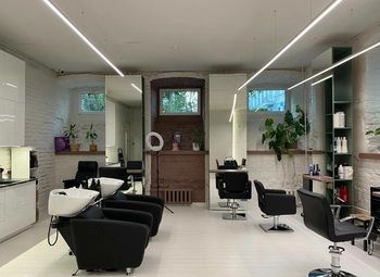 Фото Салон красоты в самом сердце столицы с низкой арендой и базой клиентов