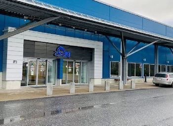 Здание с землёй  в собственность с арендаторами.