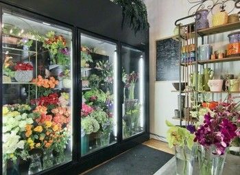 Фото Цветочный магазин / В проходимом месте