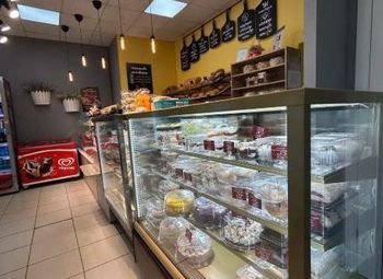 Пекарня в продуктовом магазине / Спальный район / Большой трафик
