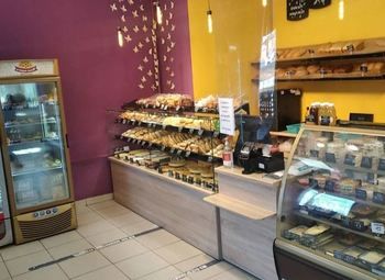 Пекарня в продуктовом магазине / Спальный район / Большой трафик