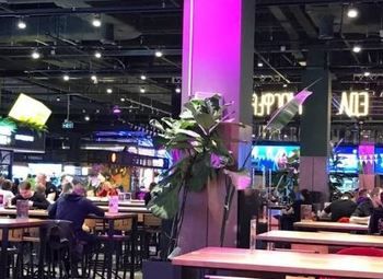 Корнер в большом ТЦ / Центр города