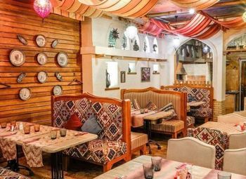 Фото Кафе восточной кухни Чайхана на большом трафике