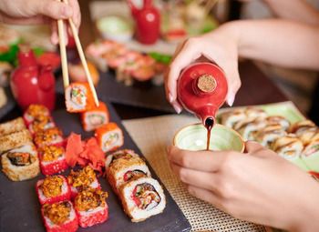 Бар пиццерии и роллов с чистой прибылью от 300 000