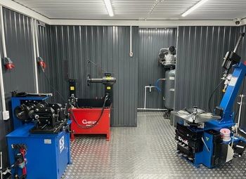 Фото 2 Шиномонтаж рядом с точкой притяжения автотрафика
