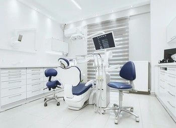 Фото 3 Новая стоматология в центре с лицензией на хирургию