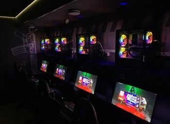 Фото 2 Компьютерный клуб с отдельным входом