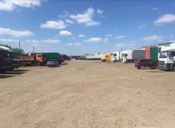 Автостоянка рядом с метро / Юг города