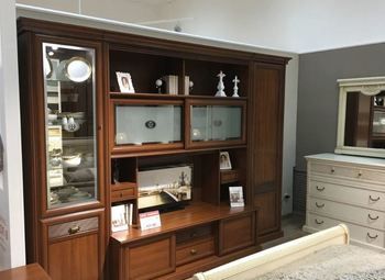 Мебельный салон / шпон, дерево, камень 