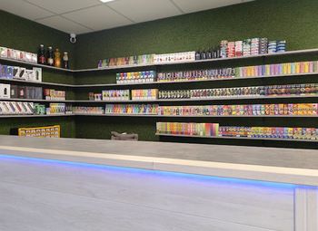 Вейп шоп/табачный магазин в проходом месте в центре города