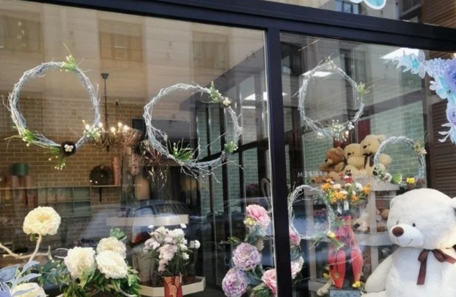 Фото 2 Цветочный магазин на входе в торговый комплекс/центр города