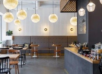 Кофейня в проходном месте с дизайнерским ремонтом