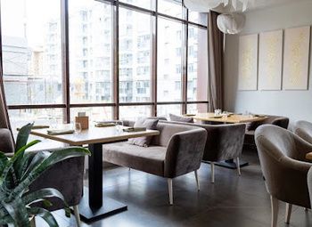 Ресторан с уютной террасой 