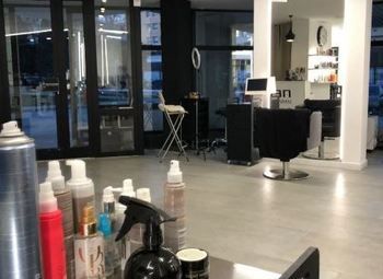 Салон красоты с большой базой клиентов / 7 лет работы 