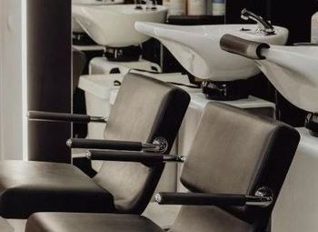 Салон красоты с большой базой клиентов / 7 лет работы 