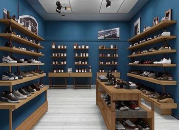 Магазин премиальной обуви в крупном ТЦ