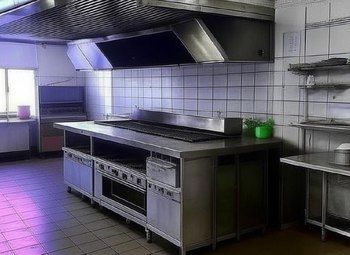 Бар с новым ремонтом / Дыбенко 