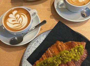 Фото 3 Кофе и выпечка рядом с метро / Ларек в собственности