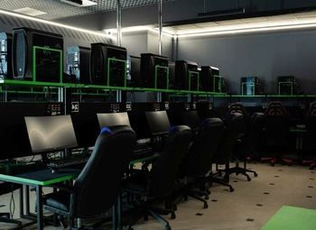 Компьютерный клуб в центре города